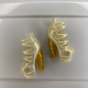 Ever After High Apple White Hat-Tastic Party White & Gold Shoes